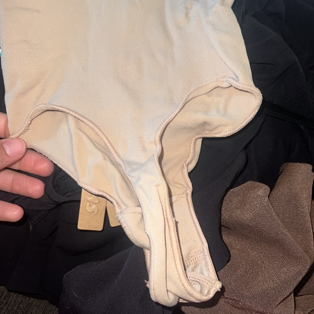 SKIMS
Seamless Sculpt Thong Bodysuit
nwot - Picture 6 of 7
